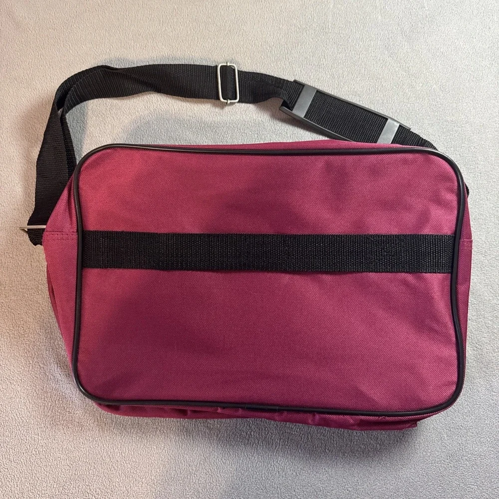 Leisure Luggage Lafayette 3370 Red Over Night Carry On Tote Bag